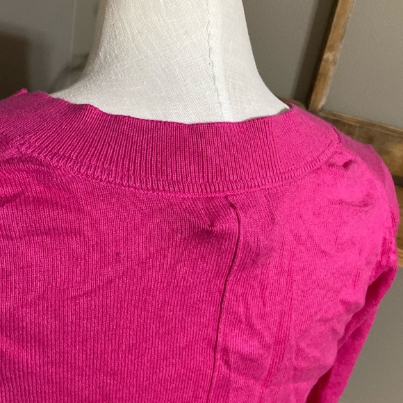 JcPenney fuschia pink v neck light weights sweater size Medium NWT - Picture 5 of 7